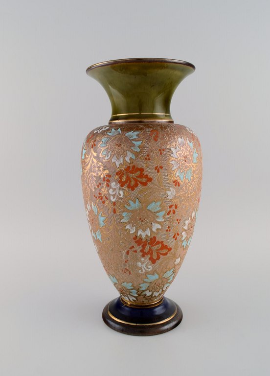 Large Doulton Lambeth pottery vase with hand-painted flowers and gold decoration. Early 20th century.