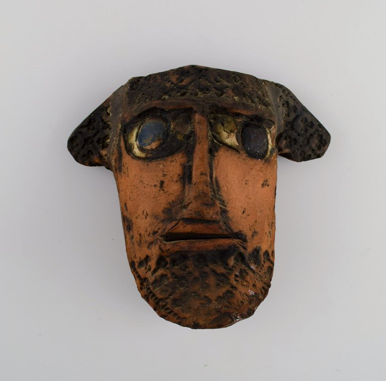 Niels Helledie (b. 1927), Denmark. Unique face mask in hand-painted glazed stoneware. 1980s.