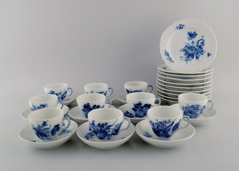 Royal Copenhagen Blue Flower Curved coffee service for ten people. 1980s. Model number 10/1549.