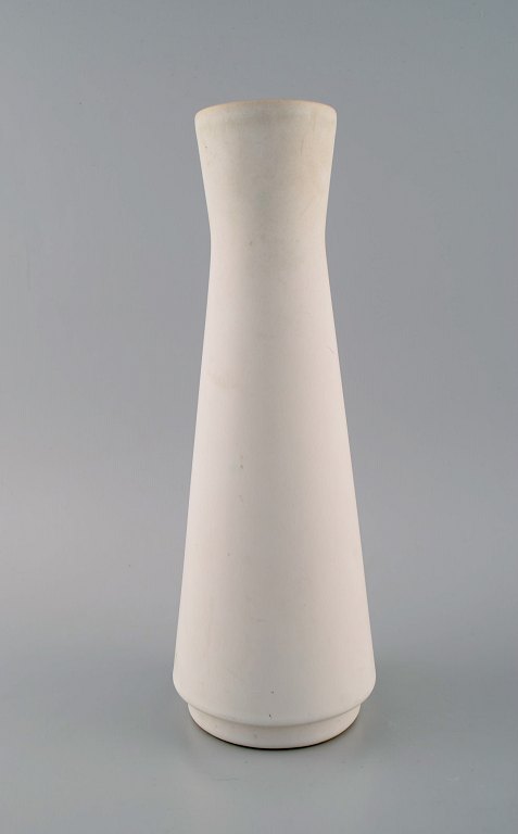 European studio ceramicist. Unique vase in white glazed ceramics. Clean design. 1980