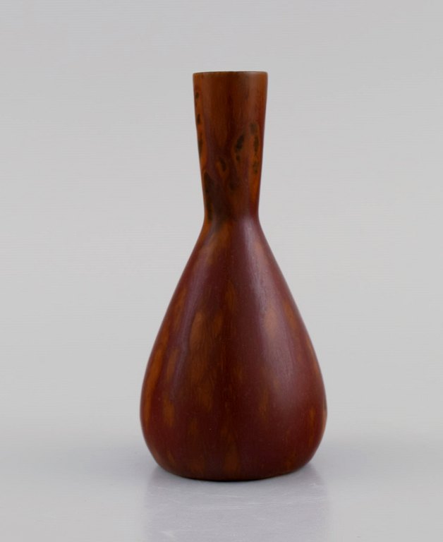 Carl Harry Stålhane (1920-1990) for Rörstrand. Vase in glazed ceramics. Beautiful glaze in reddish brown shades. 1960s.