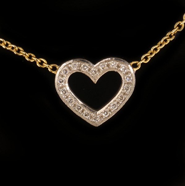 Ole Lynggaard Copenhagen Hearts necklace of 18kt gold. Necklace L: 43cm. Heart: 12x14mm