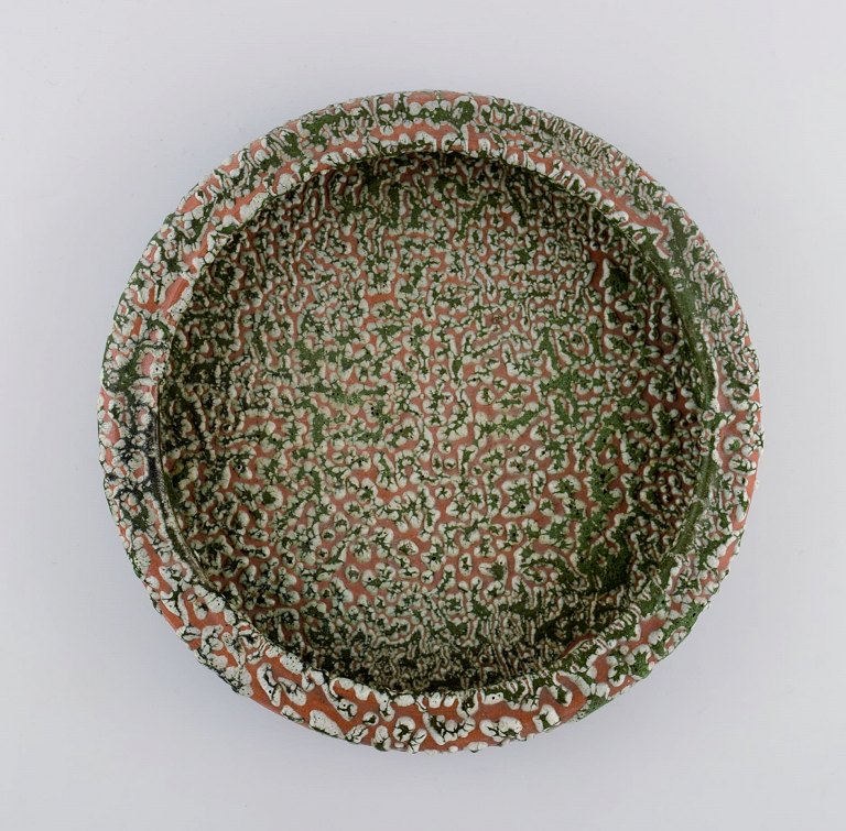 Patrick Nordström (1870-1929). Unique dish / bowl in glazed ceramics. Islev, own workshop. Beautiful and unusual speckled glaze. Dated 1928.