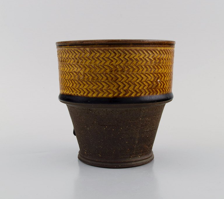 Nils Kähler (1906-1979) for Kähler. Vase i delvist glaseret stentøj. Smuk glasur i sennepsgule nuancer. 1960