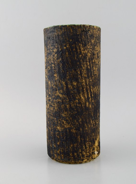 Pieter Groeneveldt (1889-1982), Dutch ceramicist. Cylindrical unique vase in glazed ceramics. Mid-20th century.