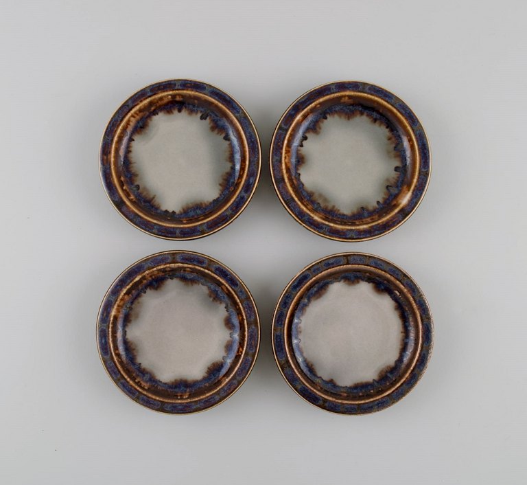 Bing & Grøndahl Mexico middagsservice. Fire kuvertsmør i glaseret stentøj. Modelnummer 332. Dansk design, 1970/80