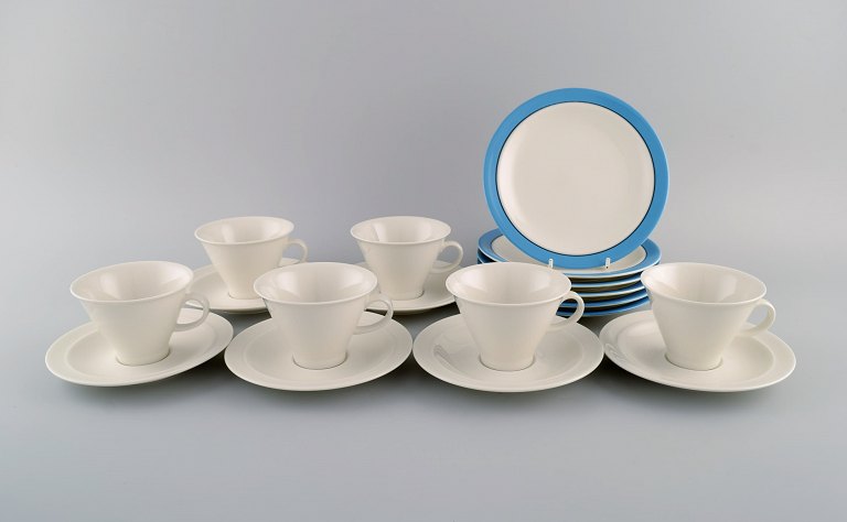 Inkeri Leivo (1944-2010) for Arabia. Harlequin porcelain coffee service for six people. 1970s.