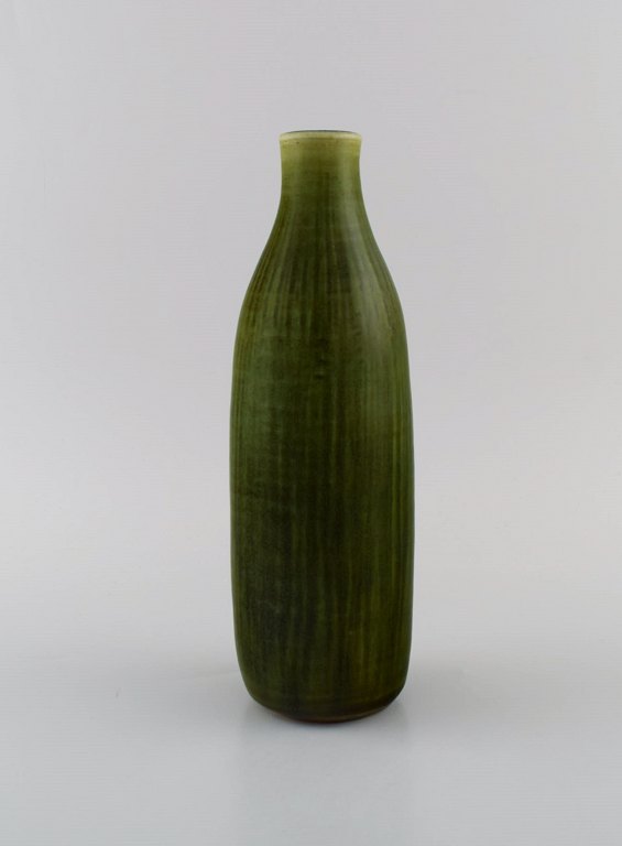 Edith Sonne for Saxbo. Bottle-shaped vase in glazed ceramics. Beautiful glaze in shades of green. Mid-20th century.