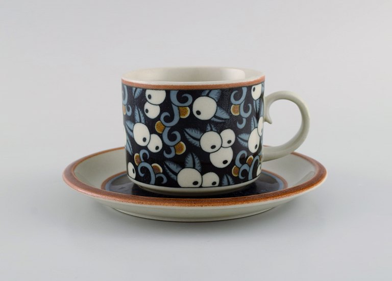 Inkeri Seppälä for Arabia. Taika morning cup with saucer in glazed stoneware decorated with blue and white berries. 1970s.