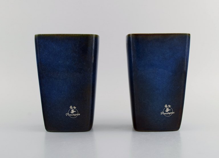 Sven Jonson (1919-1989) Gustavsberg. Two Lagun vases in glazed stoneware. Beautiful glaze in shades of blue. 1970s.