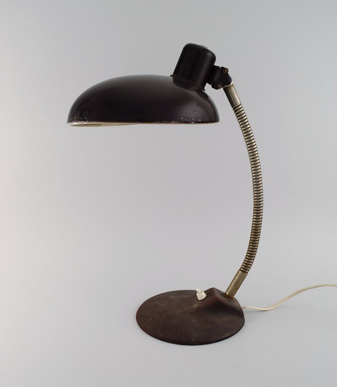 Justerbar skrivebordslampe. Industrielt design, midt 1900-tallet.