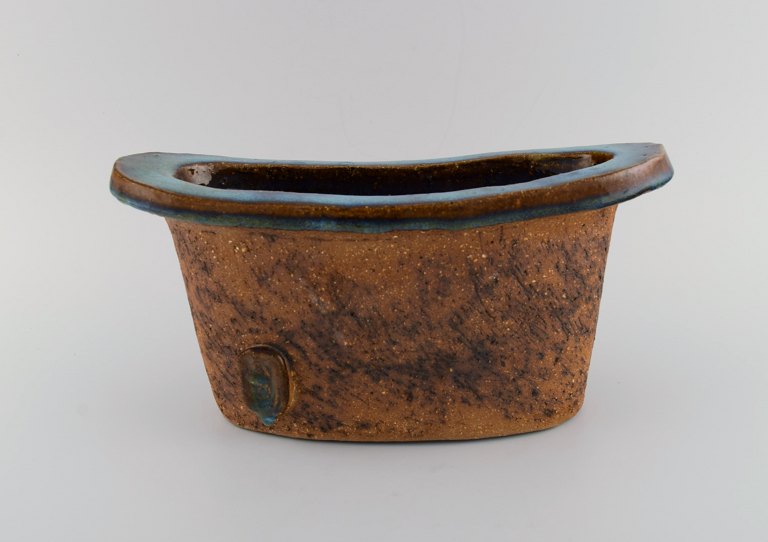 Curt M. Addin (1931-2007) for Glumslöv. Large freeform vase in partially glazed stoneware. Beautiful speckled glaze in shades of blue-green. Swedish design, 1960s / 70s.