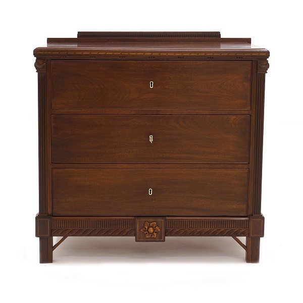 Danish Louis XVI mahogany chest of drawers. Circa 1780. H: 84cm. W: 89cm. D: 55cm
