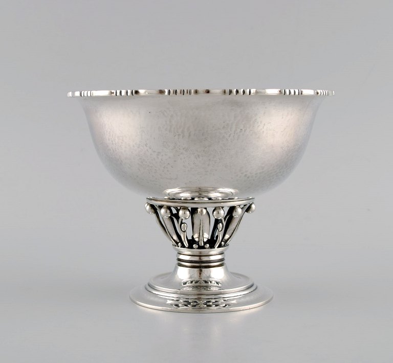 Georg Jensen "Louvre" bowl / compote in sterling silver. Art nouveau style with nature
