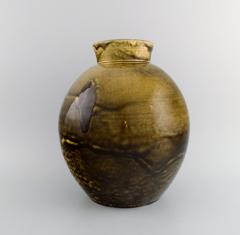 Svend Hammershøi for Kähler, HAK. Large vase in glazed stoneware. Beautiful yellow uranium glaze. 1930s/40s.