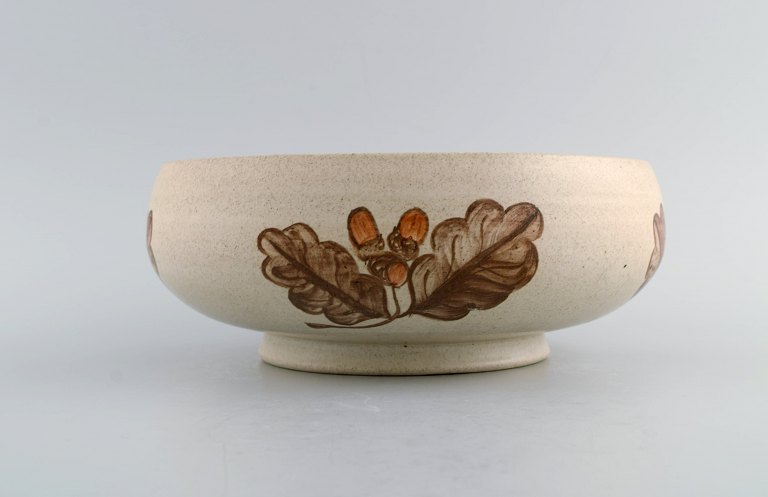 Kähler, HAK. Glazed ceramic bowl with hand-painted leaves and acorns. 1960s.