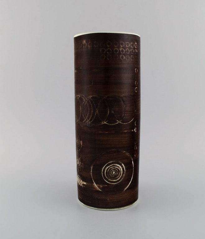 Olle Alberius for Rörstrand. Large cylindrical Sarek vase in hand-painted and glazed ceramics with geometric patterns. Swedish design, 1960s/70s.