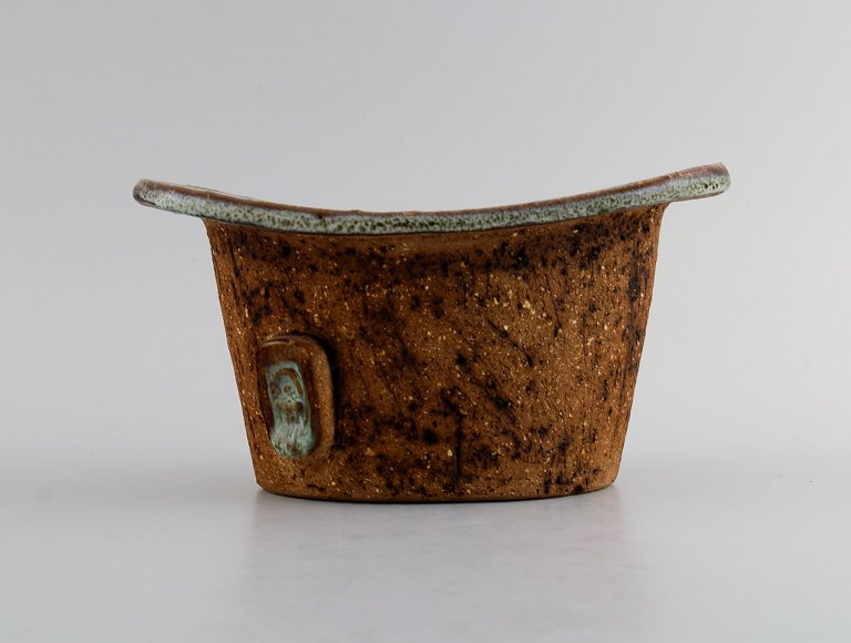 Curt M. Addin (1931-2007) for Glumslöv. Freeform vase i delvist glaseret stentøj. Smuk spættet glasur i blågrønne nuancer. Svensk design, 1960/70