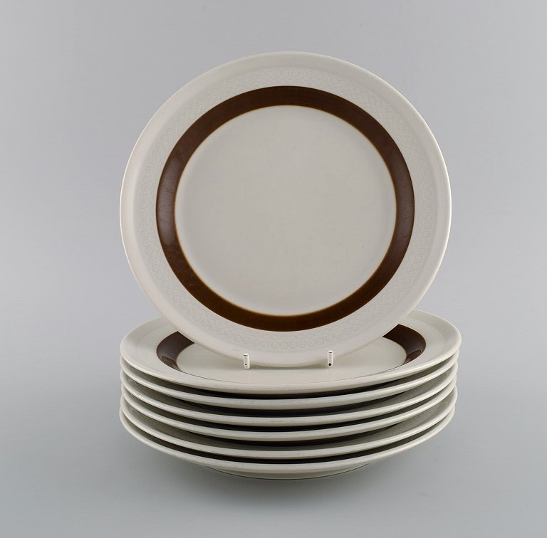 Olle Alberius for Rörstrand. Seven Forma lunch plates in glazed stoneware. Dated 1967-1981.