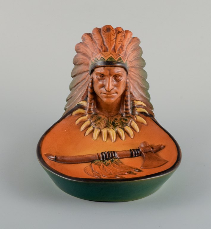 Ipsens, Denmark. Bowl in glazed ceramic with hand-painted chief.Model 286.