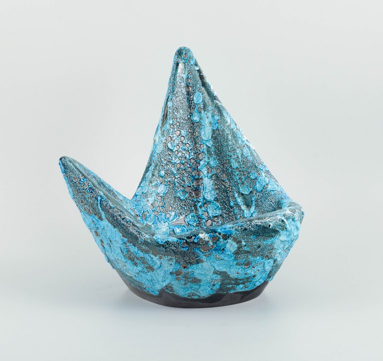 Fransk keramiker. Stor skål i brutalistisk stil. Organisk form i glaseret stentøj.