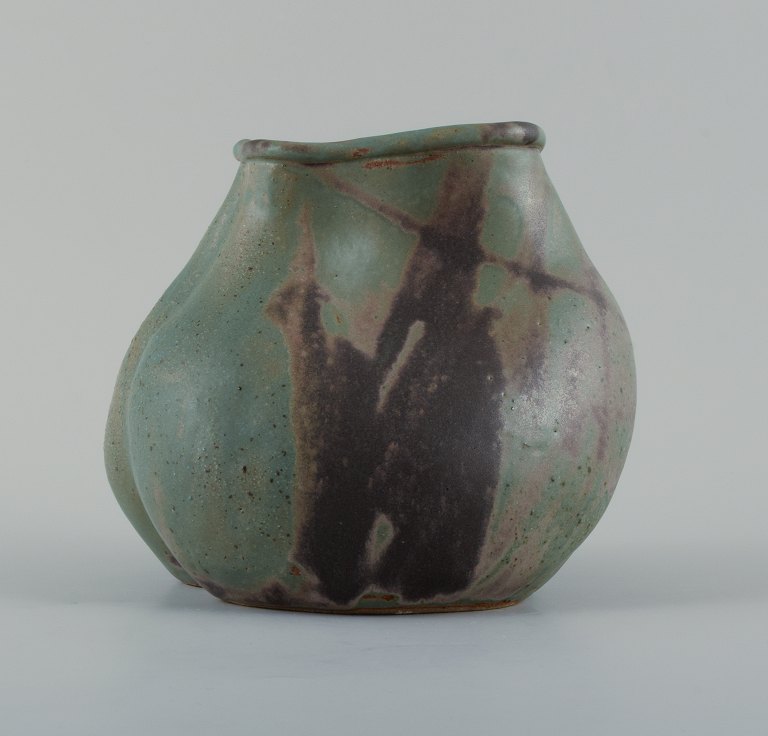 Christina Muff, dansk samtidskeramiker (f. 1971).Unique seedpod vessel made from stoneware clay, with matte blue and brown glaze.