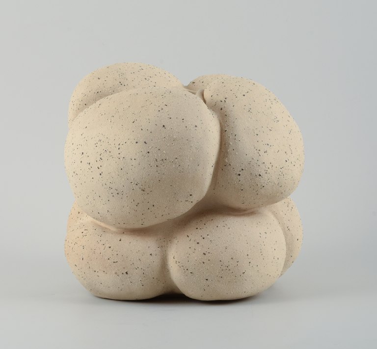 Christina Muff, dansk samtidskeramiker (f. 1971).Large, unglazed unique vessel. Large bulging protrusions emphasize the organic shape.
