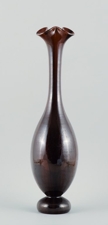 Jerome Massier (1850-1916), Vallauris, kolossal fransk vase i keramik med glasur i brune nuancer.