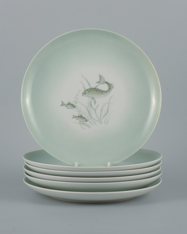 Th. Karlinder for Bing & Grondahl.Six hand-painted dinner plates with fish motifs.