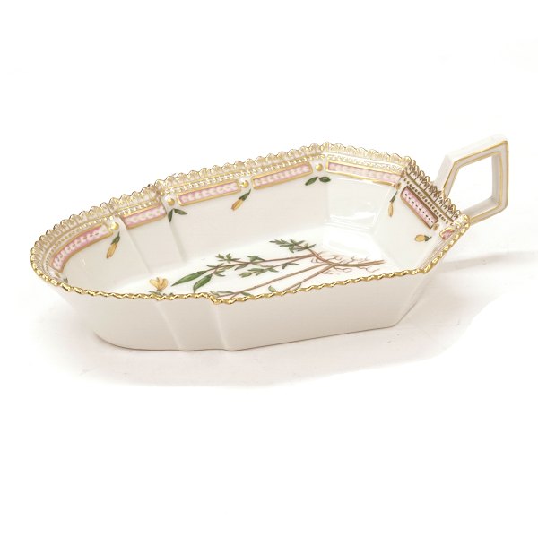 Royal Copenhagen Flora Danica plate 3543. Nice condition. H: 3,5cm. L: 18cm. "Genista pilosa L"