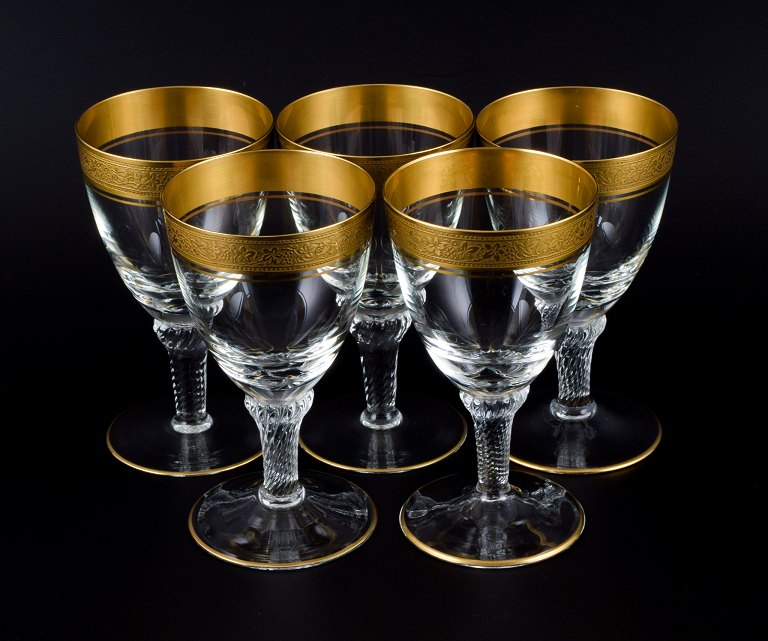 Rimpler Kristall, Zwiesel, Germany, five hand blown crystal white wine glasses with gold rim decorated with grapes and vine leaves.