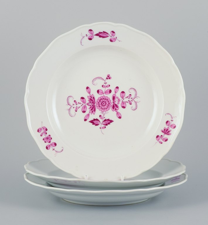 Meissen, Pink Indian, tre middagstallerkner håndmalet i høj kvalitet.