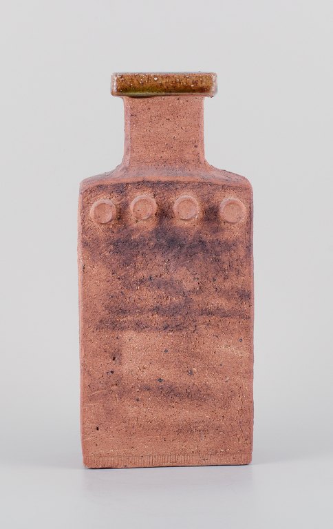 Curt Addin, eget værksted, svensk keramiker. Stor unika keramikvase i modernistisk og stilrent design. Chamotte-ler.