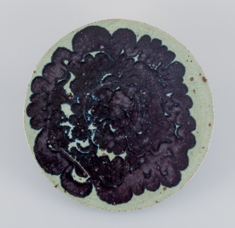 Marianne Westman for Rörstrand, large handmade unique dish in stoneware decorated with abstract motif.