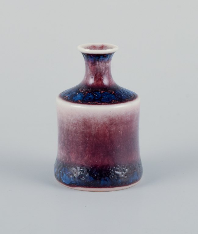 Stig Lindberg (1916-1982), Gustavsberg - Studio Hand, miniature vase with glaze in blue and red tones.