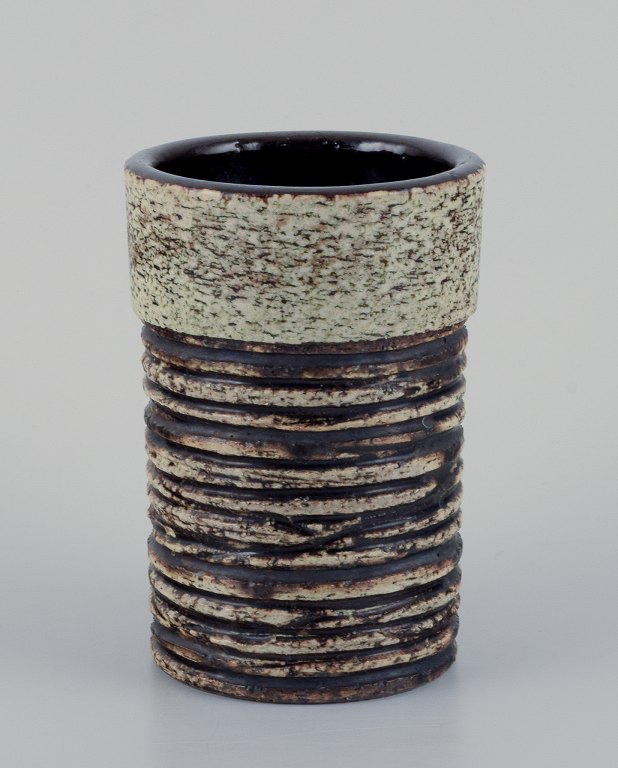 Britt-Louise Sundell (1928-2011) for Gustavsberg Studiohand, Sweden, ceramic vase in dark brown and sand-colored glaze.
