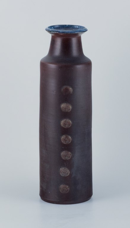 Jacob Bang (1932-2011) for Hegnetslund Lervarefabrik, Denmark.Large ceramic floor vase in a modernist style.