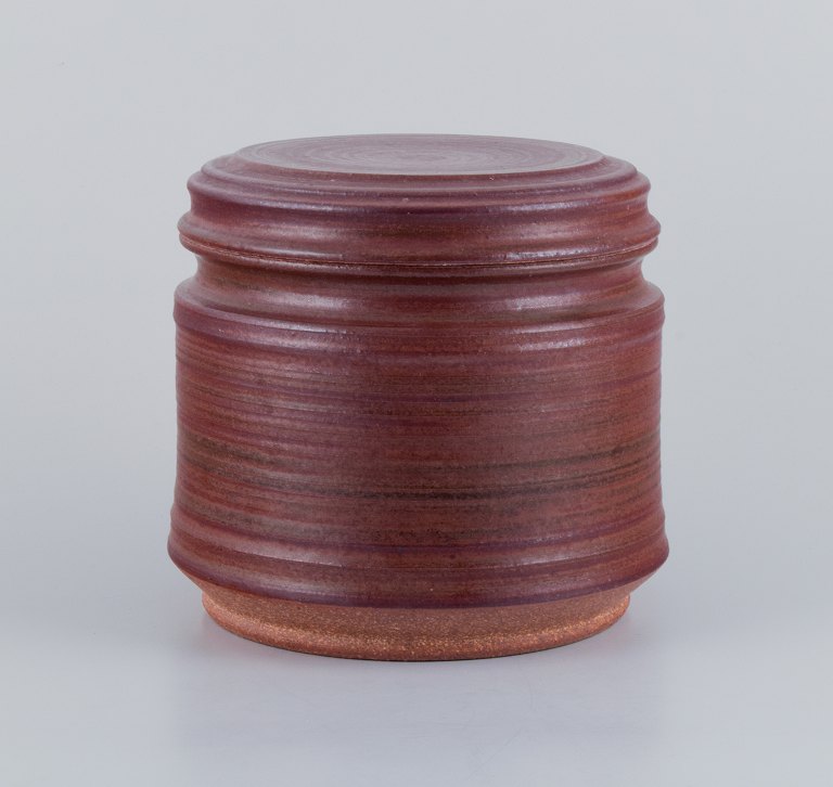 Mogens Nielsen, Nysted, Denmark, large handmade lidded jar in ceramic with brown glaze.