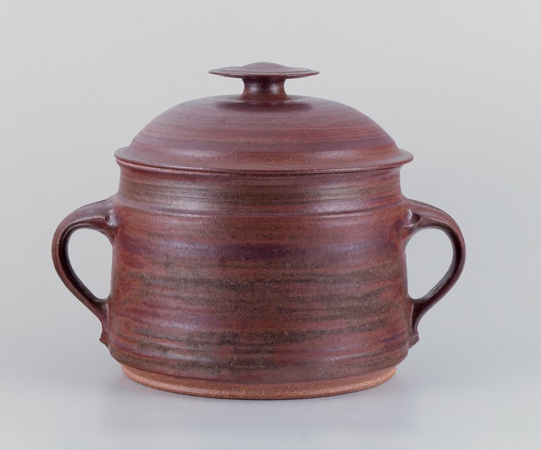 Mogens Nielsen, Nysted, Denmark, colossal handmade lidded jar in ceramic with glaze in brown tones.