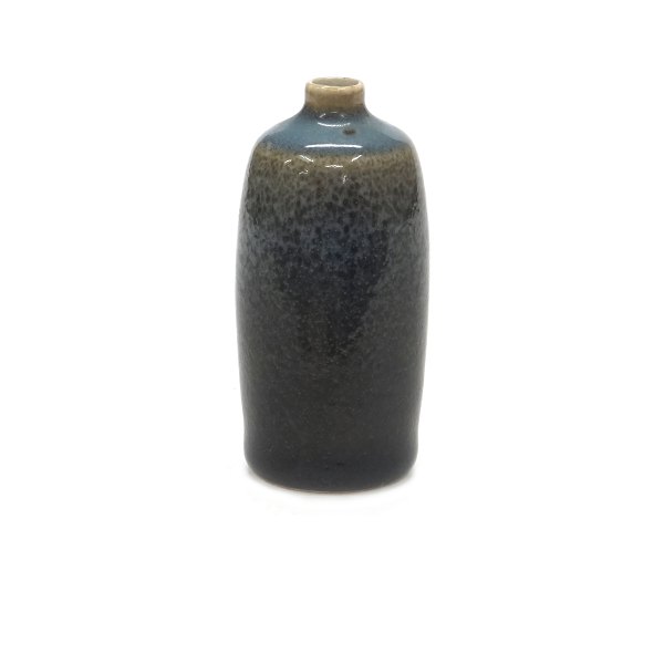 Small stoneware vase by Nils Thorsson for Royal Copenhagen 21393. Good condition. Signed. H: 8,3cm