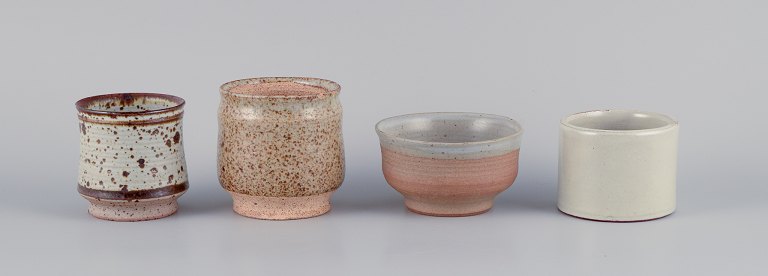 Mogens Nielsen, Nysted / Stouby Keramik, and others.Four pieces of handmade ceramics in light and brown shades.