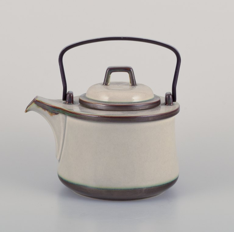 Bing & Grøndahl, "Tema". Stoneware teapot. Cast iron handle.