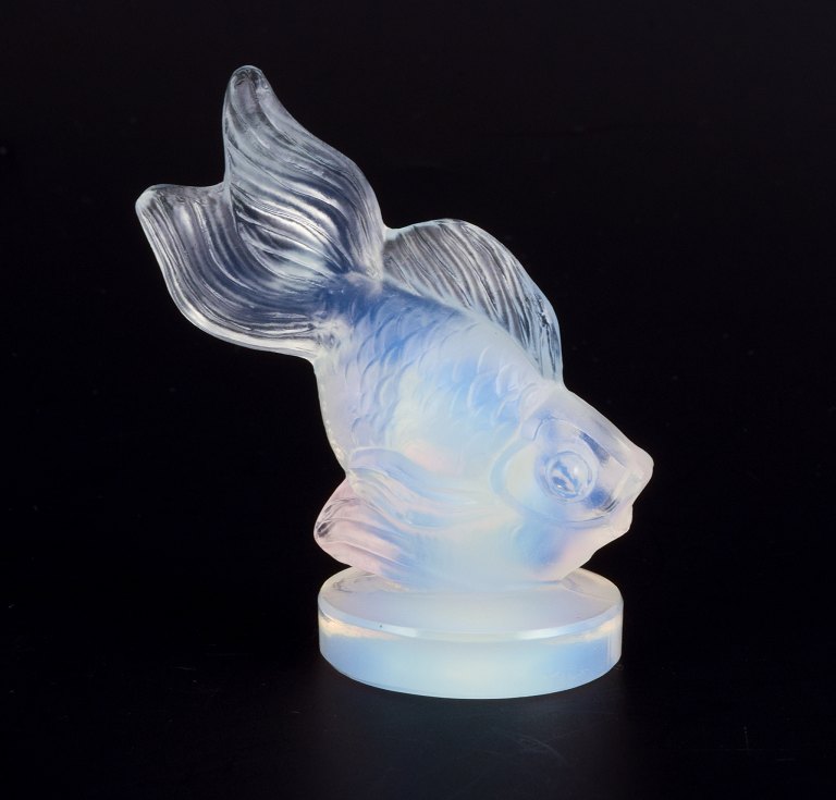 Sabino, France. A fish in Art Deco opaline art glass with a bluish tint. Approximately from the 1930s.