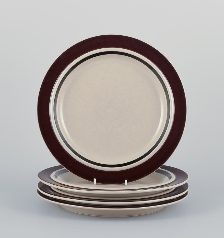 Raija Uosikkinen and Ulla Procopé for Arabia, Finland. A set of four "Ruija" dinner plates in stoneware with brown decoration.