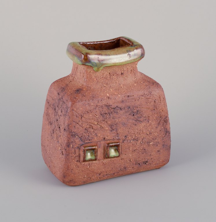 Curt Magnus Addin, eget værksted, svensk keramiker. Unika keramikvase i modernistisk stil. Chamotte-ler.