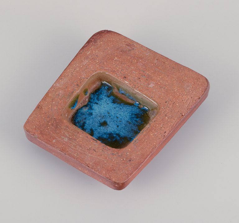 Curt Magnus Addin, eget værksted, svensk keramiker. Lav unika skål i modernistisk stil. Chamotte-ler.