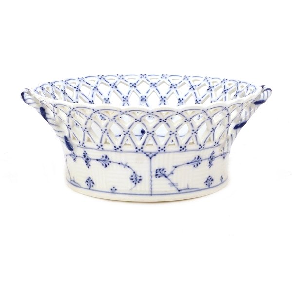 Royal Copenhagen blue fluted full lace fruit bowl 1052. Nice 1. quality. H: 9cm. D: 26cm
