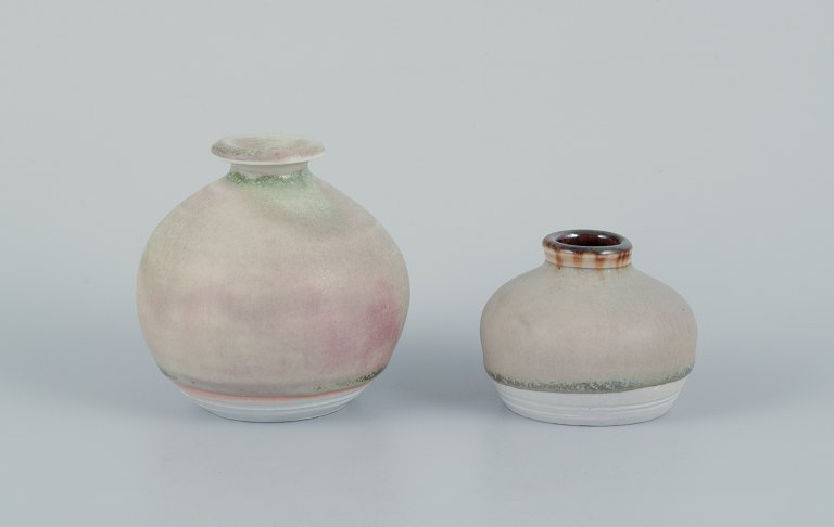Elly Kuch (1929-2008) and Wilhelm Kuch (1925-2022). Two unique ceramic vases. Sand-colored glaze.