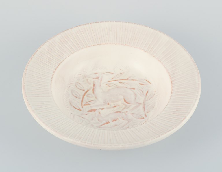 Einar Johansen, Danish ceramist. Unique ceramic bowl with a motif of leaping deer. Art Deco style.