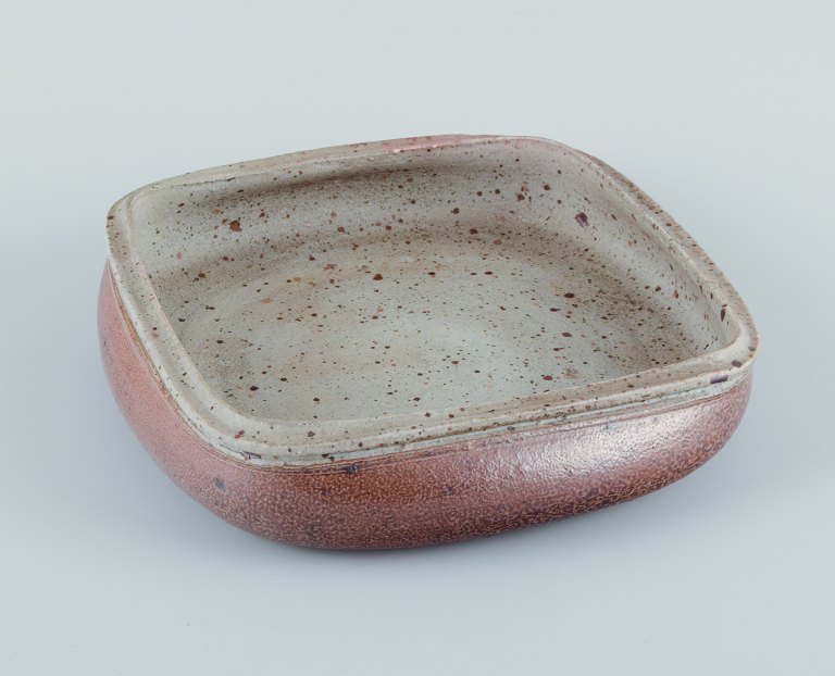 Nils Kähler for Kähler, ceramic bowl on four low feet.Square shape. Glaze in earthy tones.